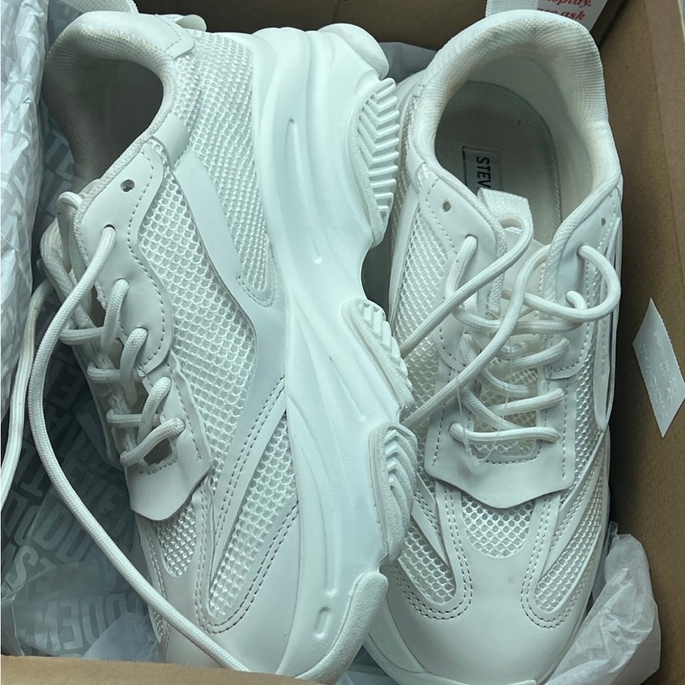 Steve Madden possession white
